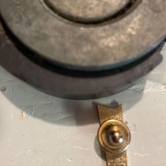 Vintage-1950s-Service Master gold tone & green enamel tie tack/lapel service pin - Picture 8 of 10